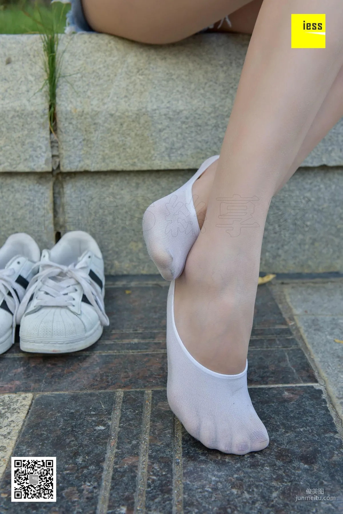 Qi Qi Hoodie and White Crew Socks [IESS] Silk Enjoyer 159 Photo Set photo 50