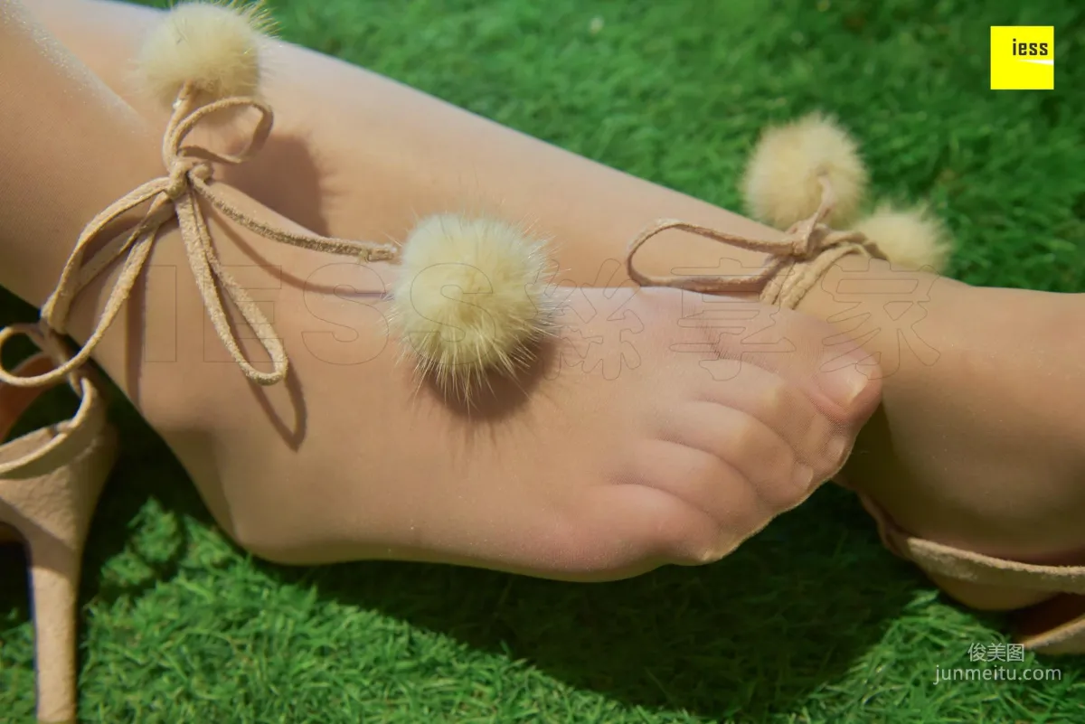 Wen Xin Cute Fluffy Ball and Flesh Stockings [IESS] Silk Enjoyer 171 Photo Set photo 16