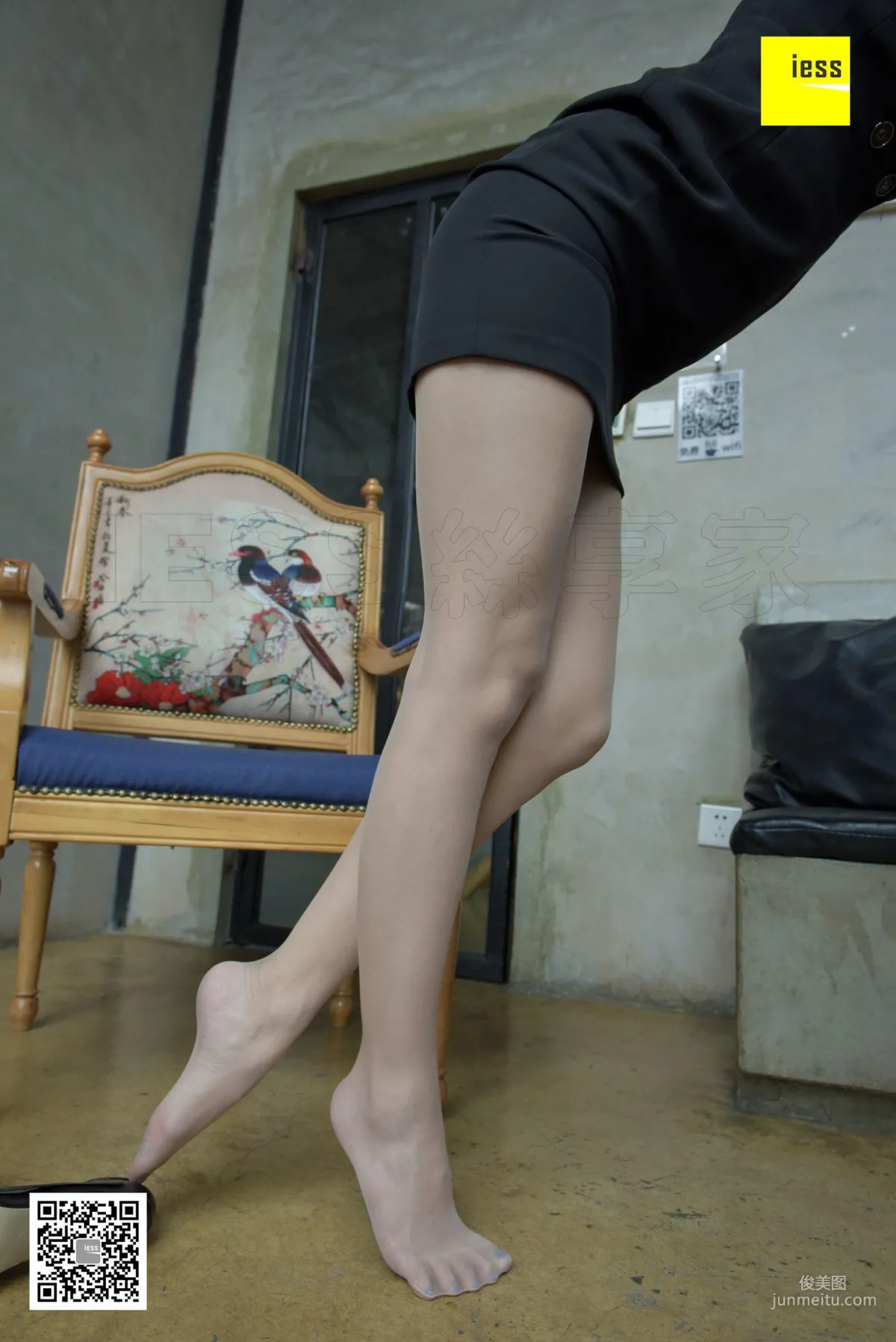 Qiuqiu《The Alluring Female Boss》 [IESS] Silk Enjoyer 【Devil Wednesday】Special Issue 04 Photo Set photo 86
