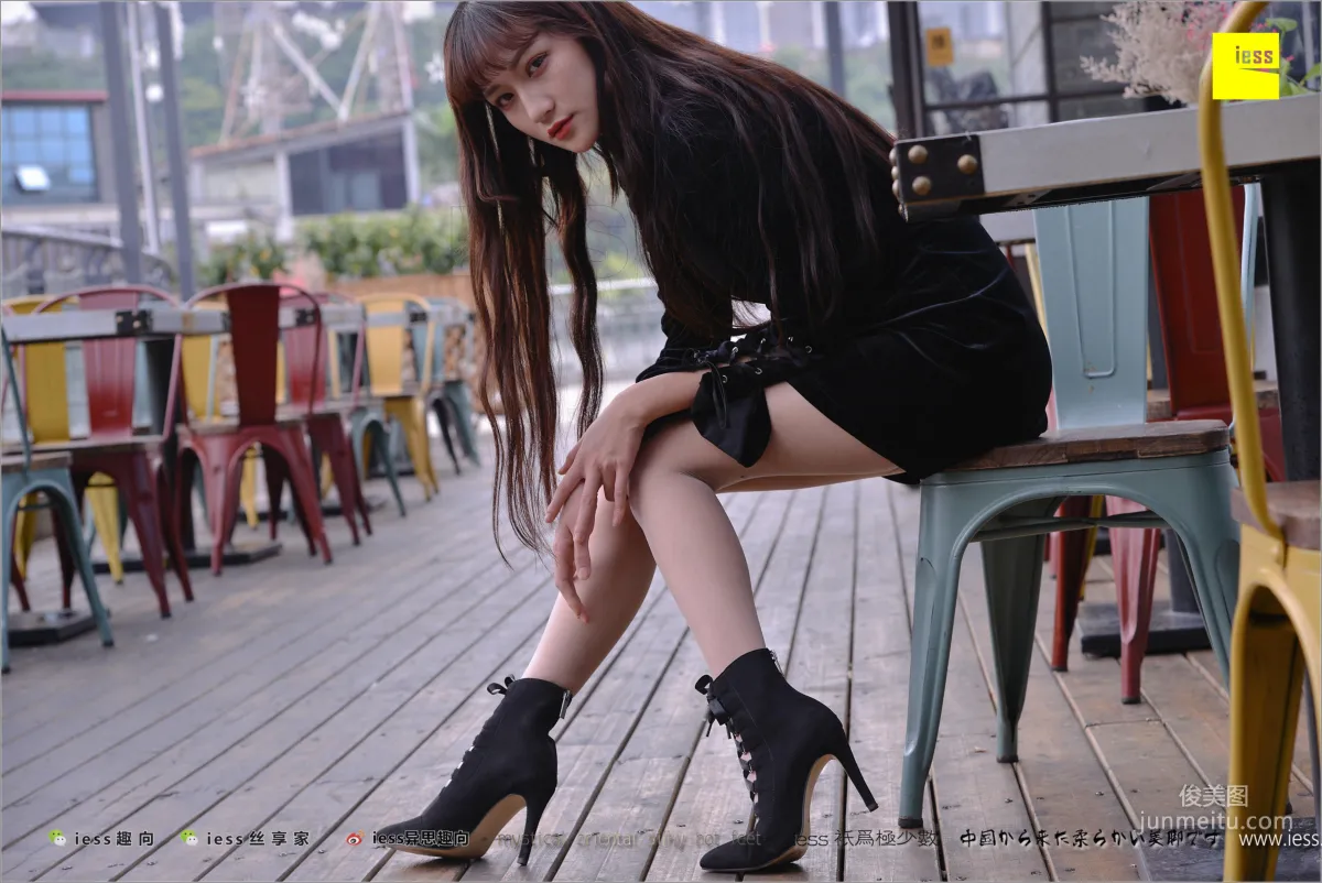 Xiao Xiao, Looks Are Justice [IESS] Silk Stockings Bento 199 Photo Set photo 1