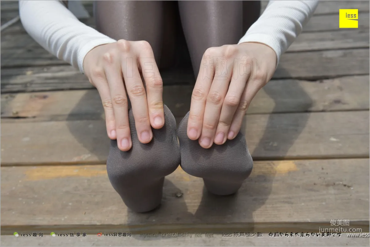 Zhao Laoshi, Zhao Laoshi's Metallic Gray Sheshen [IESS] Silk Stockings Bento 198 Photo Set photo 16