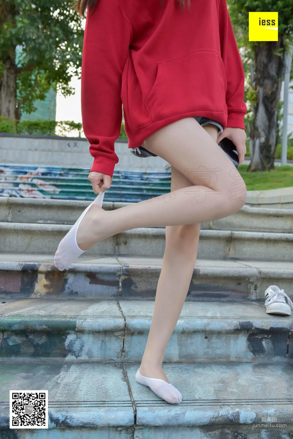 Qi Qi Hoodie and White Crew Socks [IESS] Silk Enjoyer 159 Photo Set photo 22