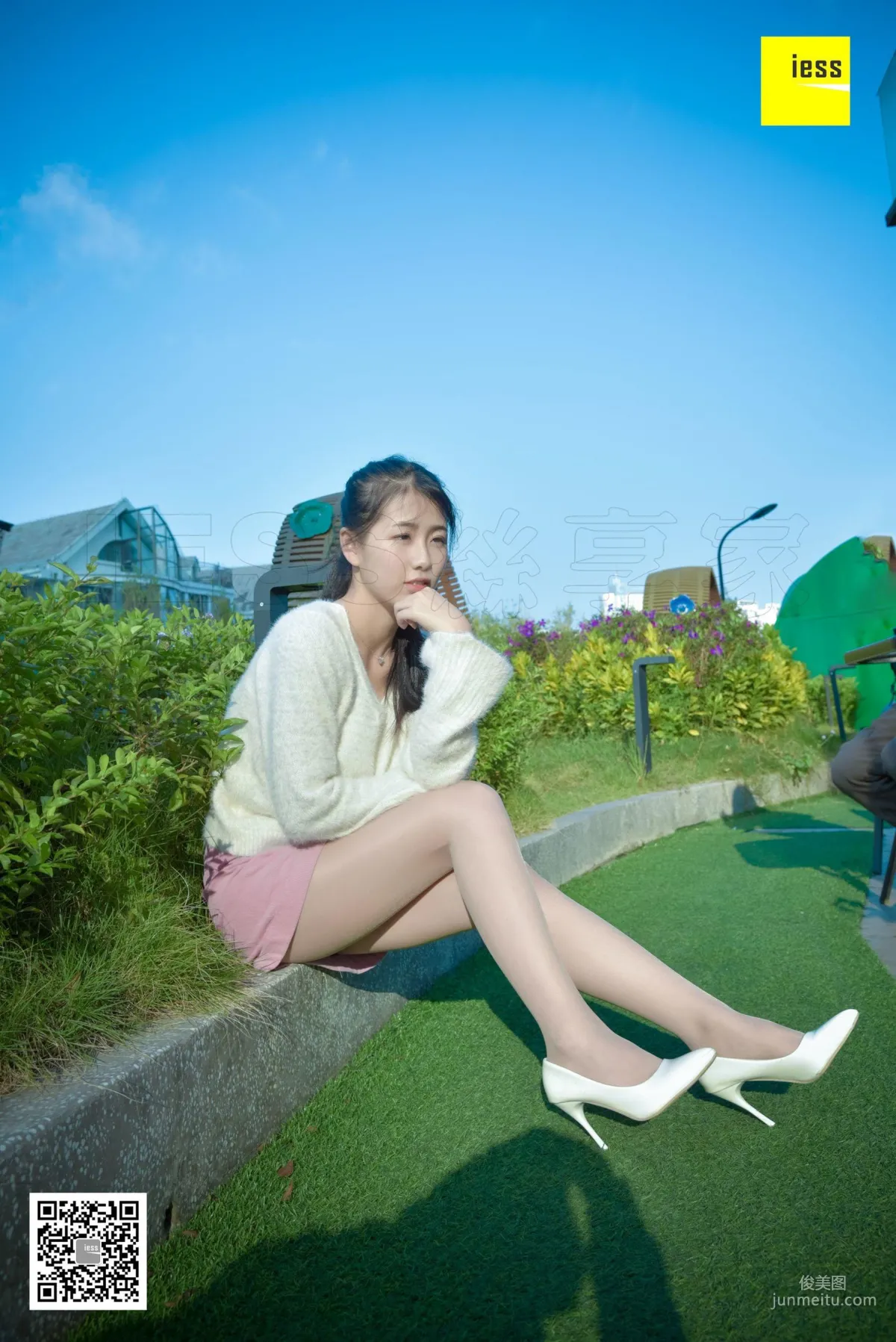 Jia Zhen, Fresh Pink Short Skirt and Flesh Stockings [IESS] Silk Enjoyer 170 Photo Set photo 44