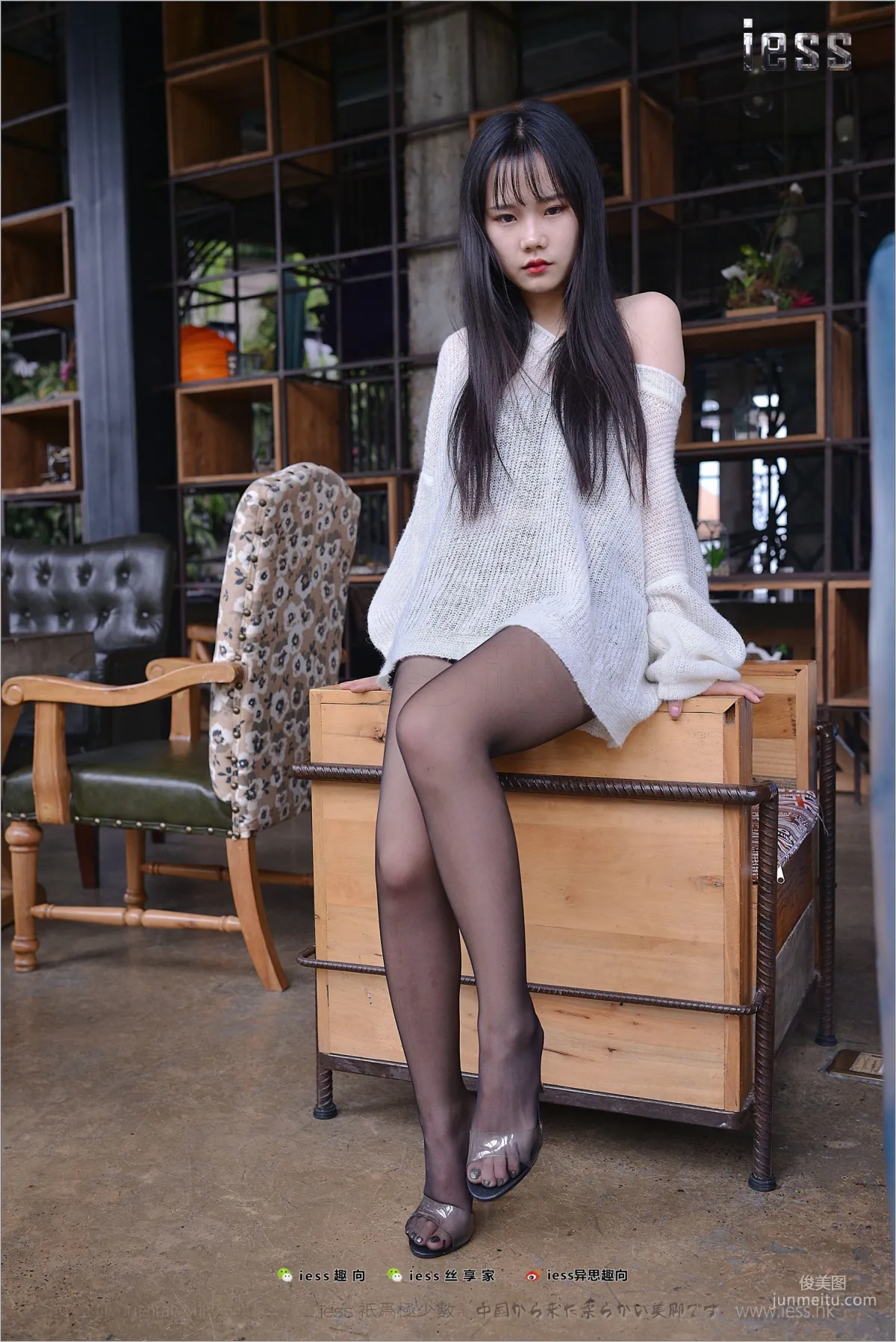 Qi Qi《A Grown Girl Should Wear Black Stockings》[IESS] Stockings Bento 204 Photo Set photo 19