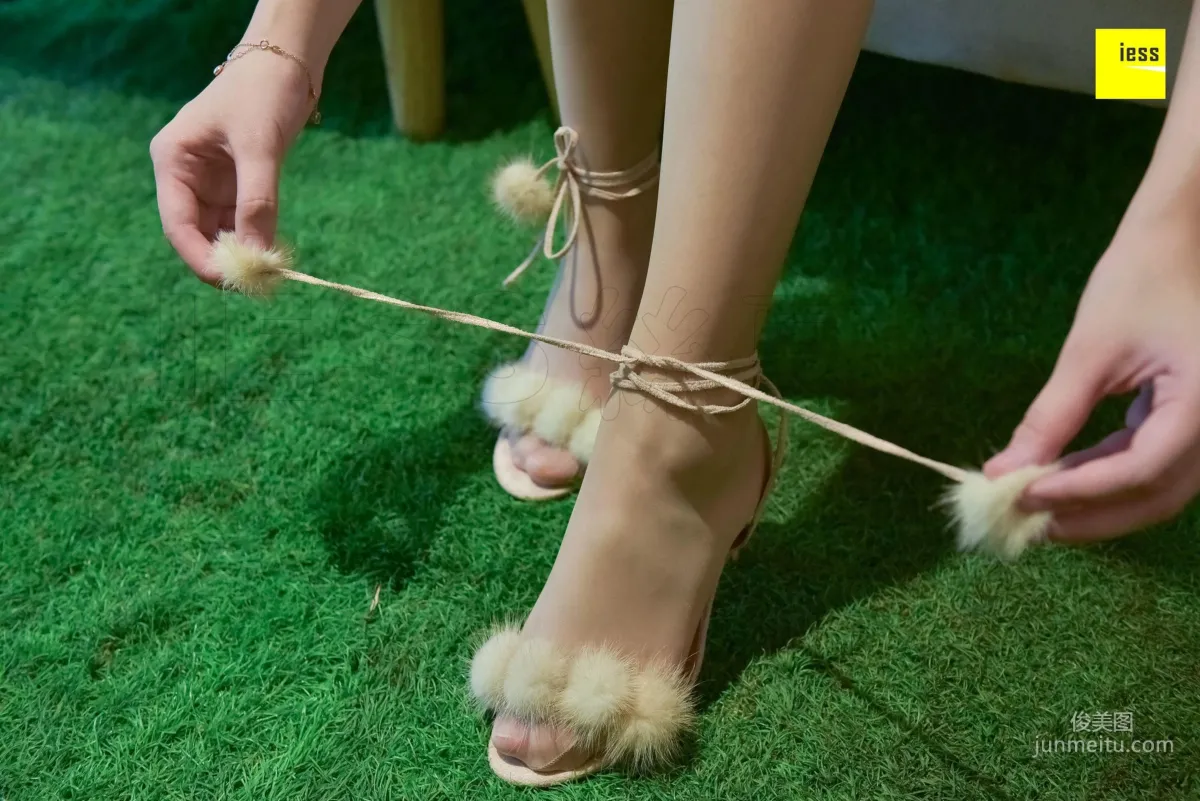 Wen Xin Cute Fluffy Ball and Flesh Stockings [IESS] Silk Enjoyer 171 Photo Set photo 58