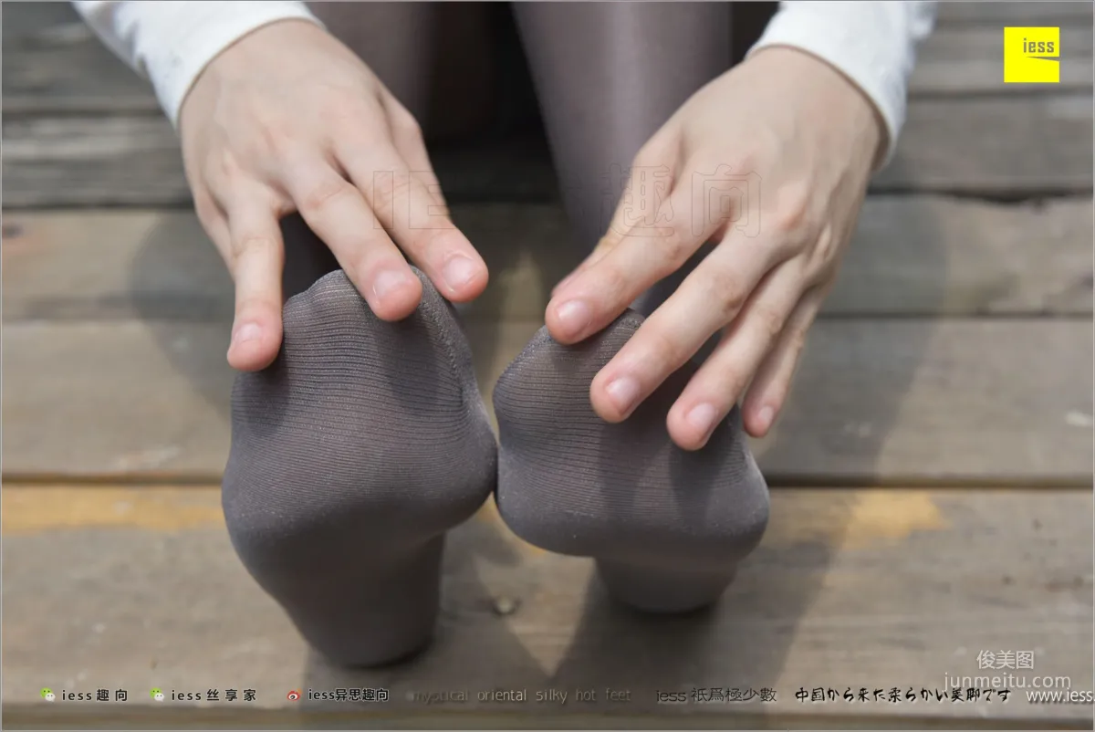 Zhao Laoshi, Zhao Laoshi's Metallic Gray Sheshen [IESS] Silk Stockings Bento 198 Photo Set photo 17
