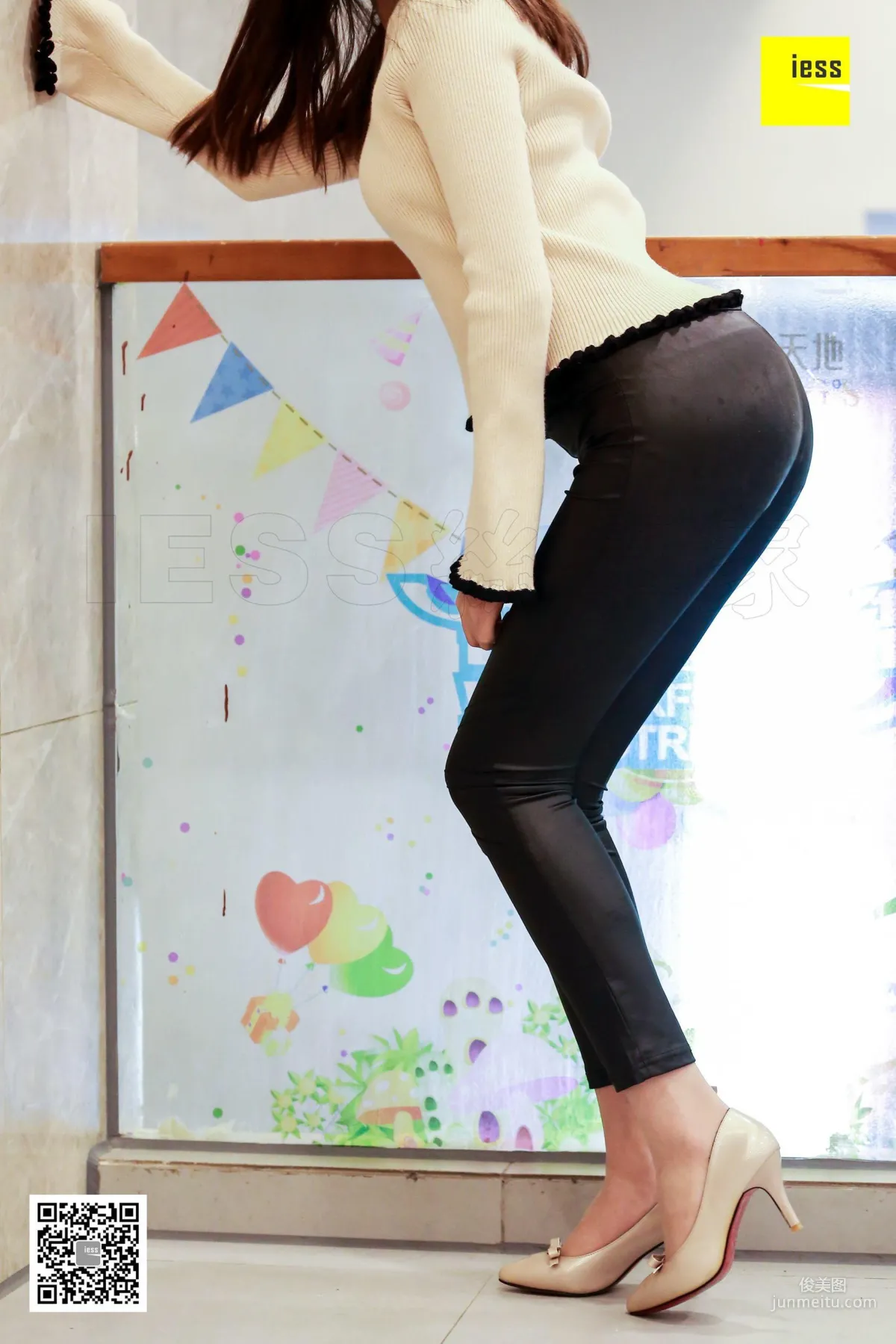 Qi Qi, Qi Qi Interprets Leather Pants and Silk Stockings [IESS] Silk Enjoyer 176 Photo Set photo 99