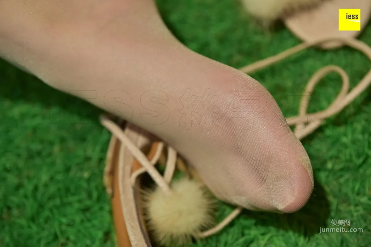 Wen Xin Cute Fluffy Ball and Flesh Stockings [IESS] Silk Enjoyer 171 Photo Set photo 72