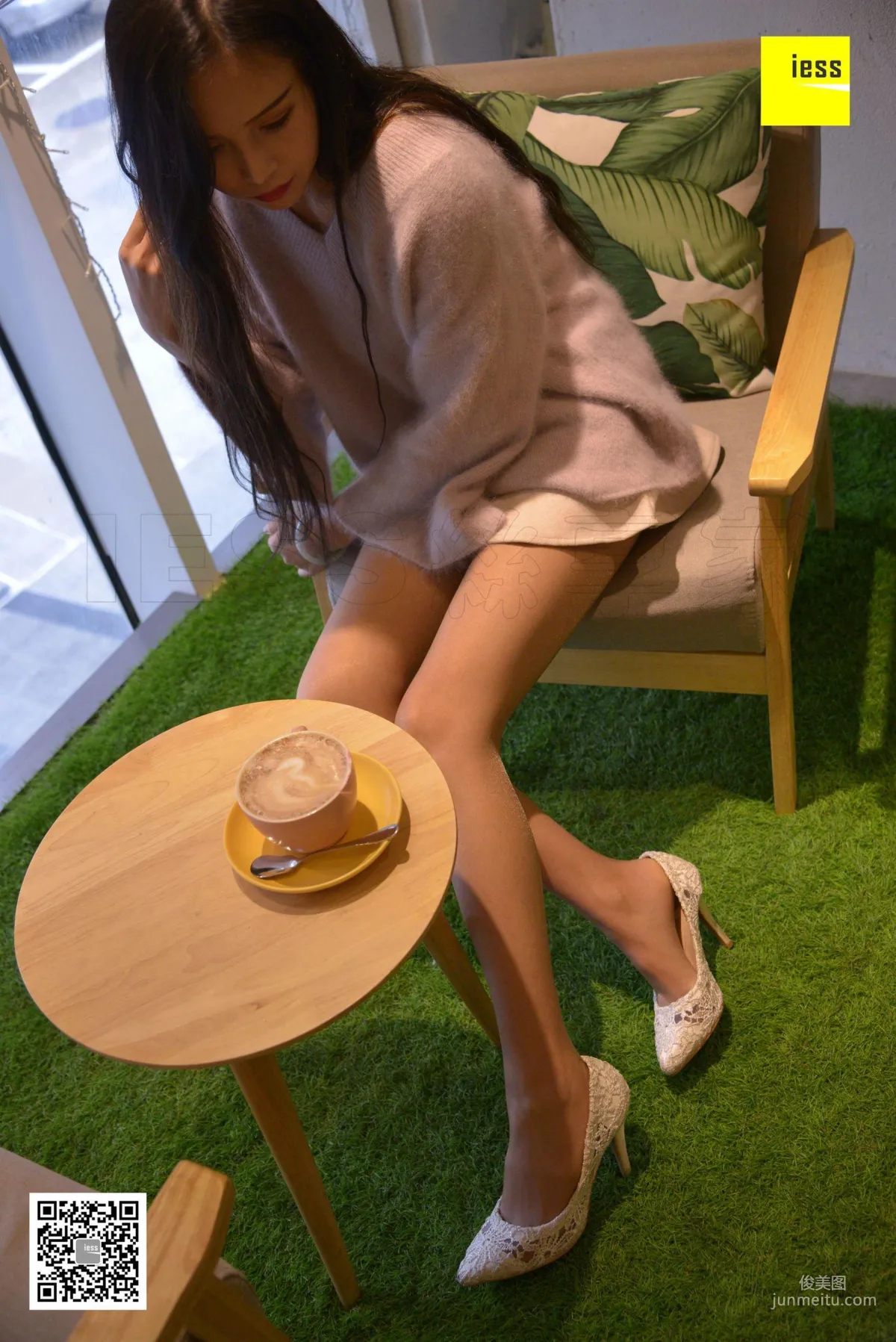 Xiao Yu, Inviting an Internet Celebrity for Coffee [IESS] Silk Enjoyer 157 Photo Set photo 31
