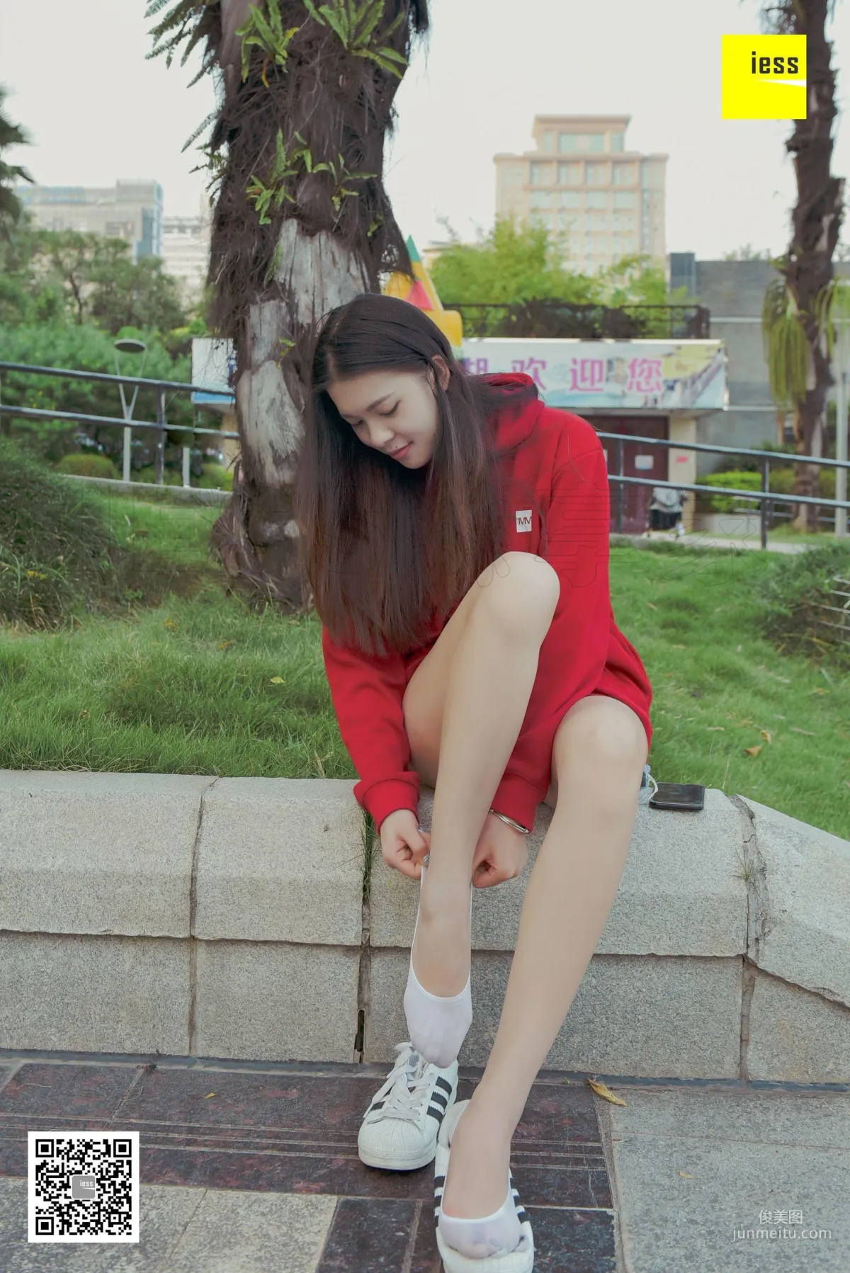 Qi Qi Hoodie and White Crew Socks [IESS] Silk Enjoyer 159 Photo Set photo 94