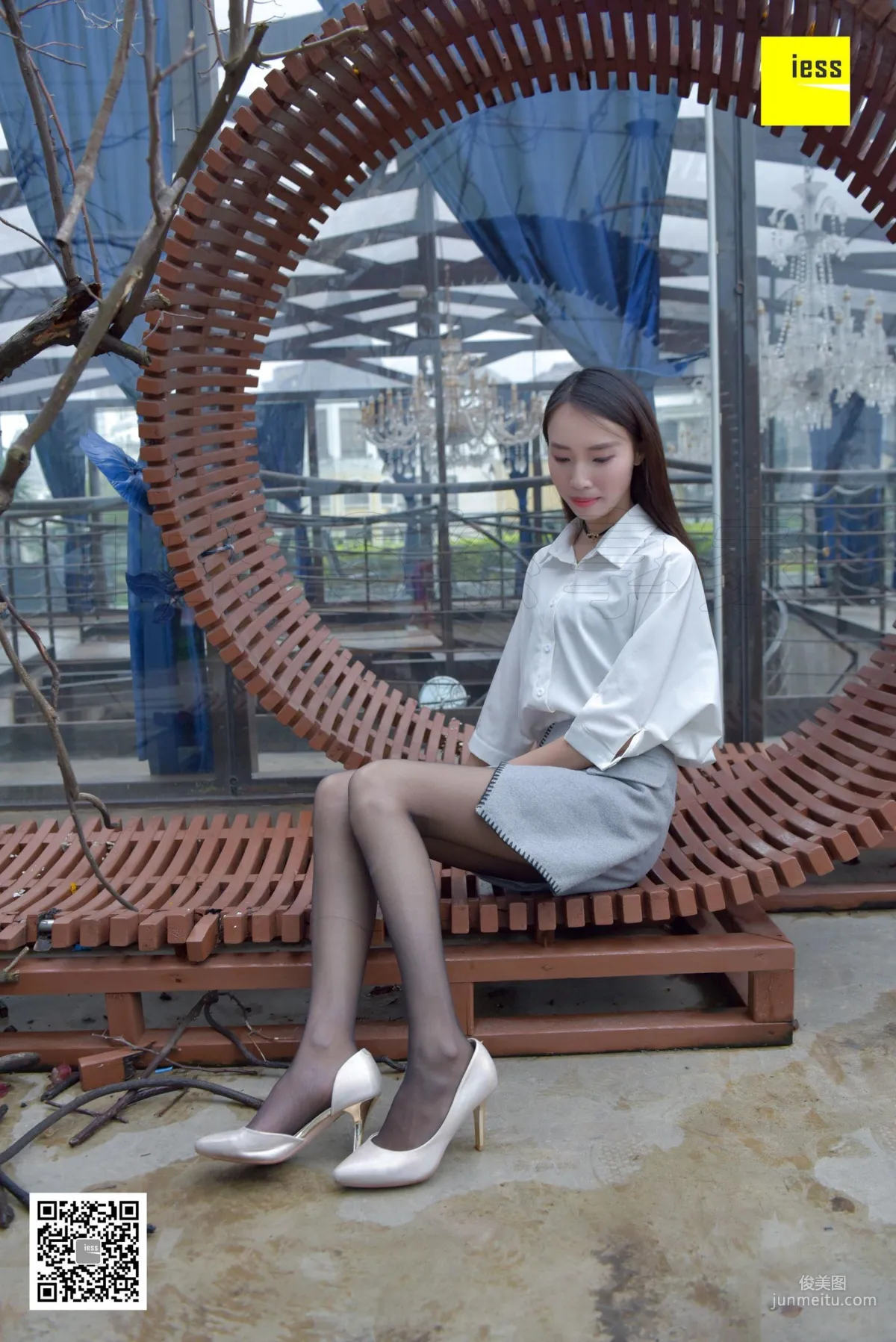 永英《雨后的黑丝》 [异思趣向IESS] 丝享家160 写真集1