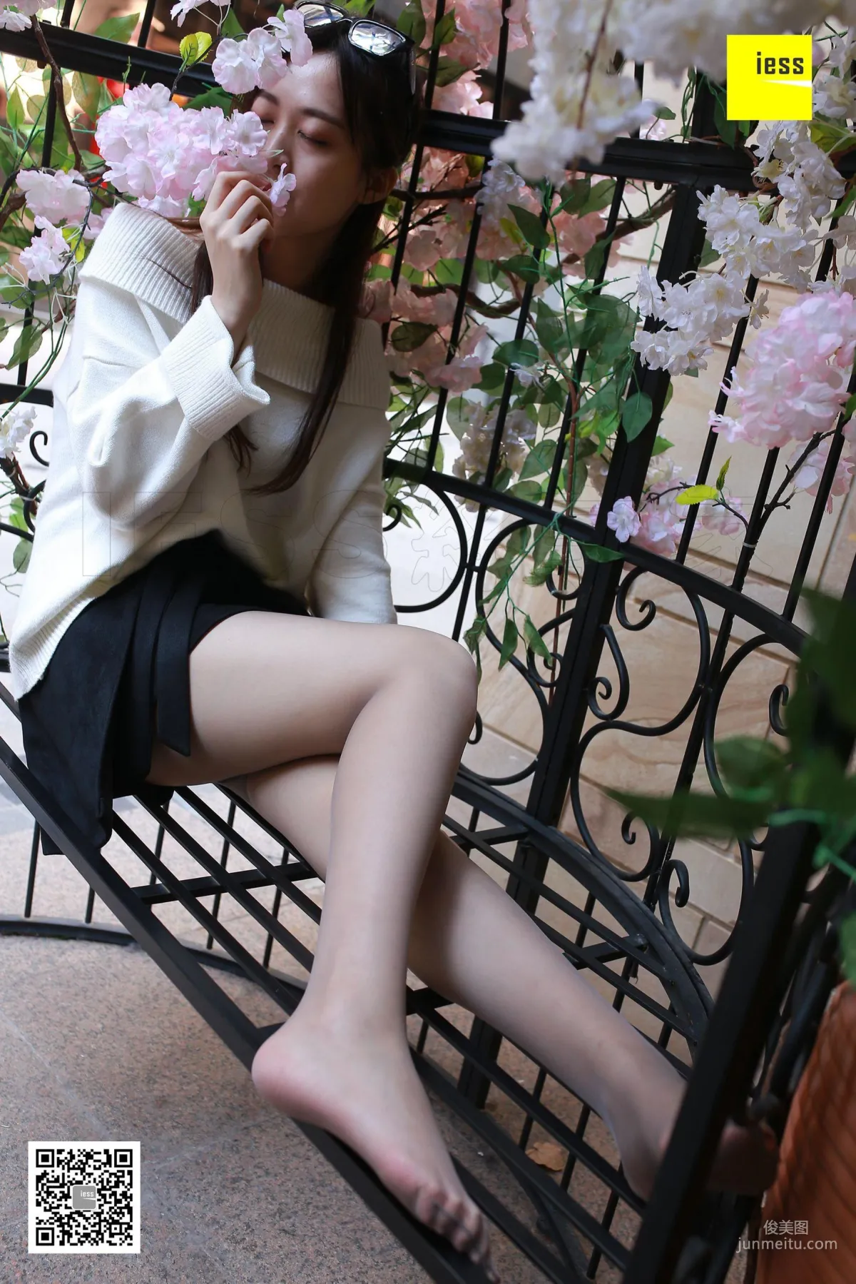 Zi Zi 'Long Legs, Gray Stockings, Low Heels' [IESS] Silk Enjoyer 186 Photo Set photo 54