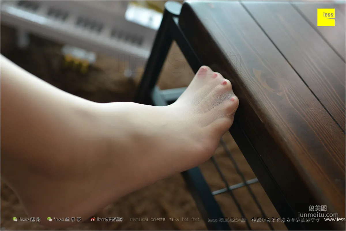 Mature Woman Fangfang, Beautiful Feet Mature Woman's Longing [IESS] Silk Feet Bento 201 Photo Set photo 10