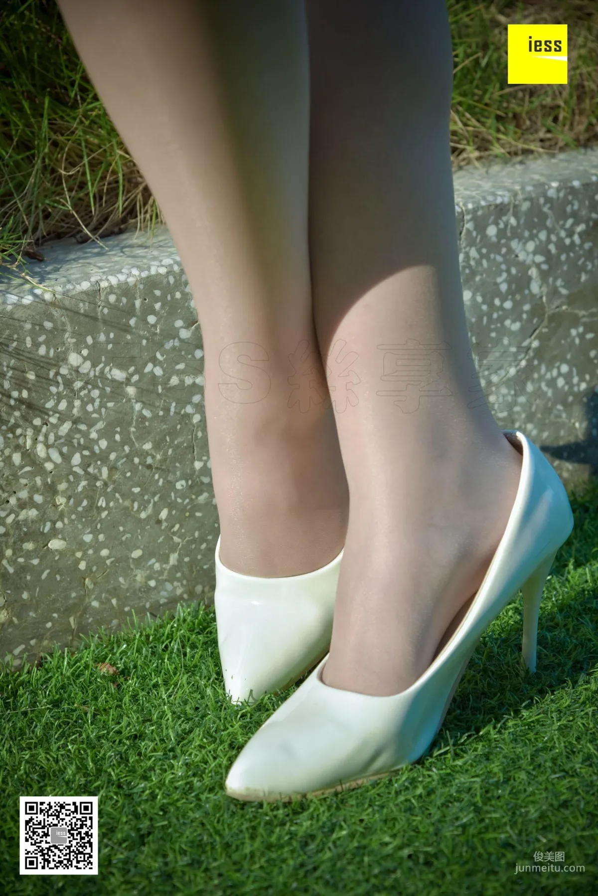 Jia Zhen, Fresh Pink Short Skirt and Flesh Stockings [IESS] Silk Enjoyer 170 Photo Set photo 5