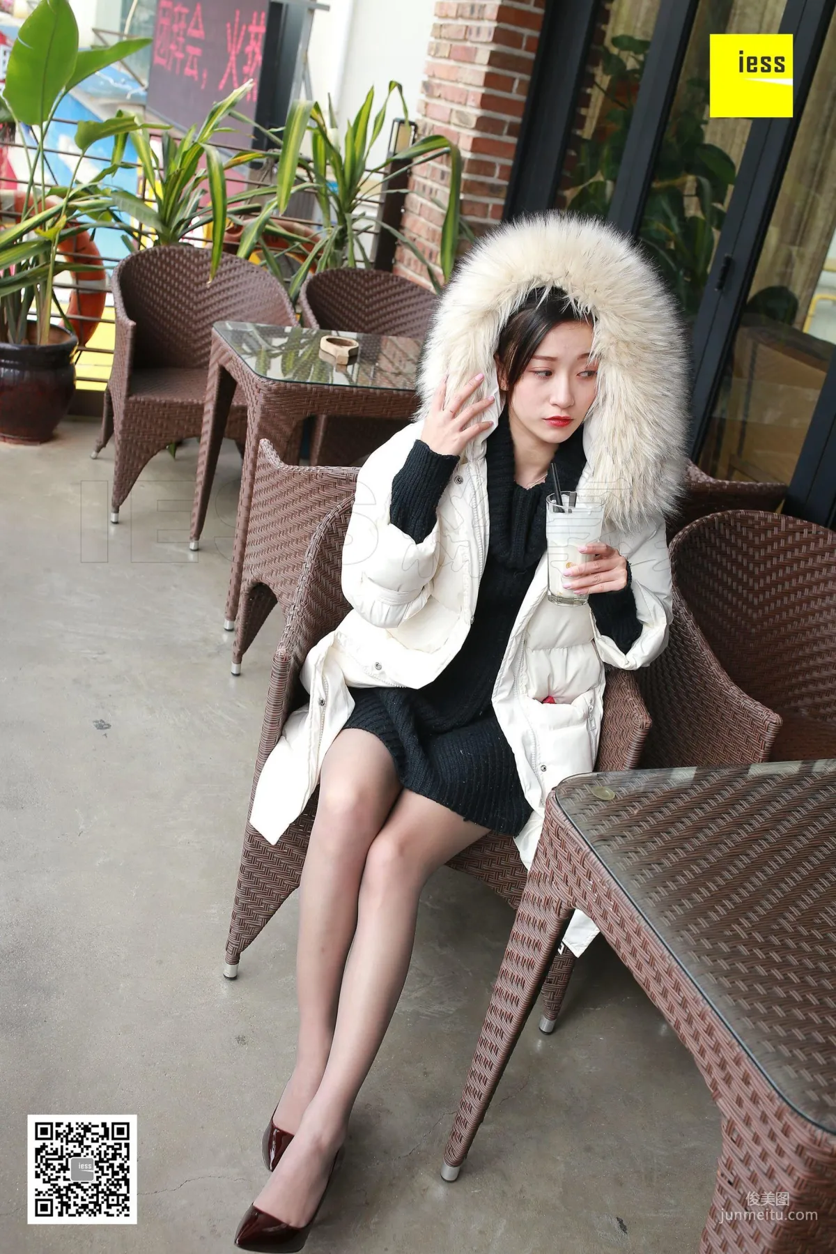 Qiuqiu Love of Down Jackets [IESS] Silk Enjoyer 196 Photo Set photo 3