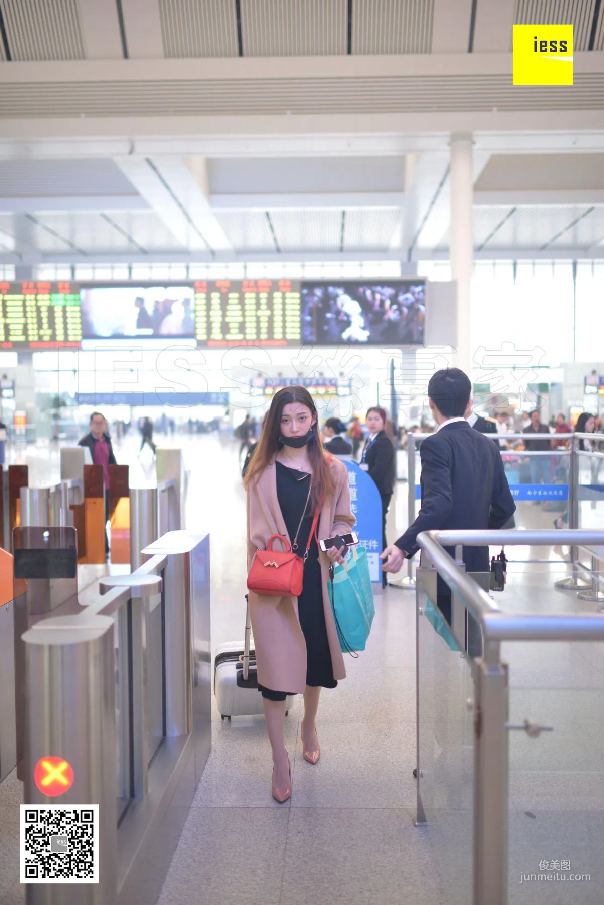 Qiuqiu, The Train to Spring [IESS] Devil Wednesday Special Issue 13 Photo Set photo 9