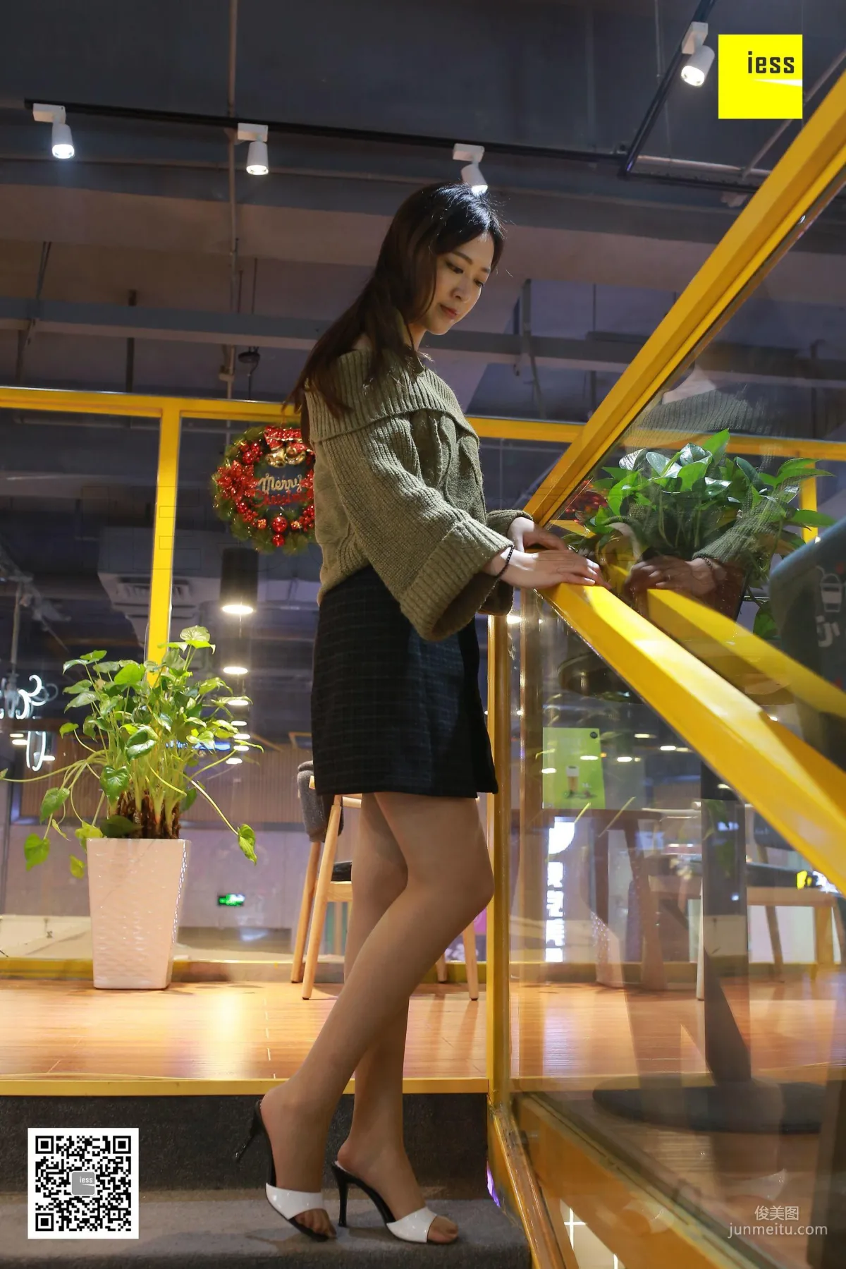 Zi Zi, Absolutely Beautiful Long Legs Coffee Stockings [IESS] Silk Enjoyer 193 Photo Set photo 36