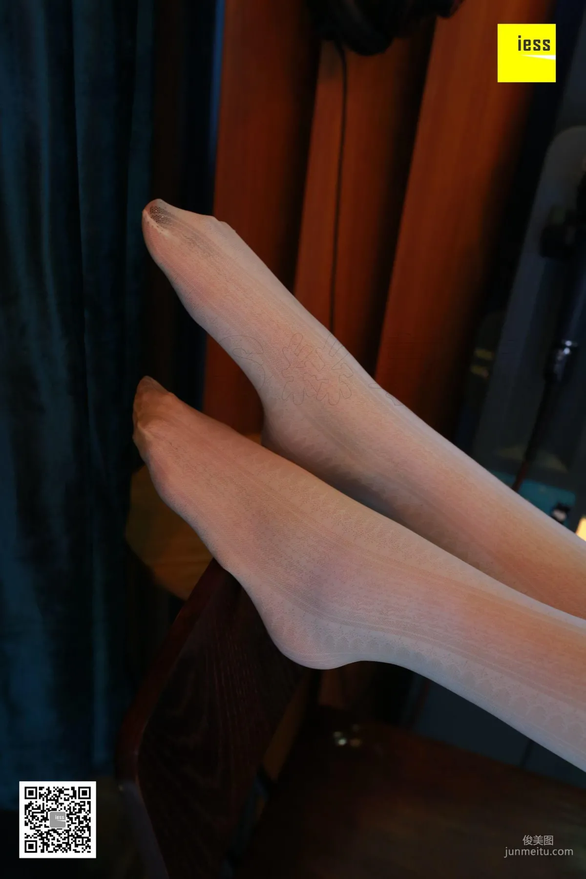 Zi Zi, White Stockings Beauty in the Karaoke Room [IESS] Silk Enjoyer 203 Photo Set photo 62