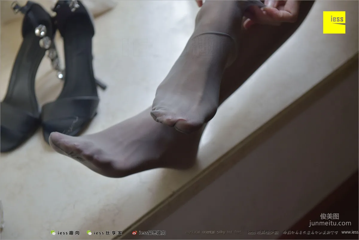 Mature Woman Hot Mom, Bare Feet, Gray Stockings and Ankle-Strap Heels [IESS] Stockings Bento 212 Photo Set photo 22