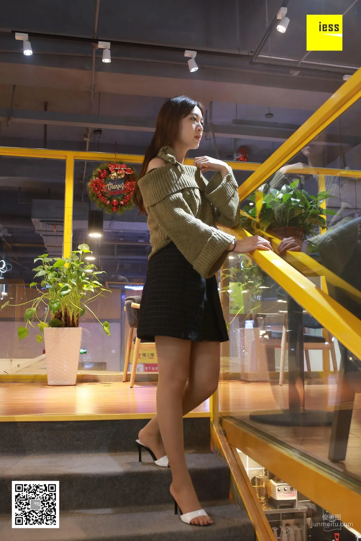 Zi Zi, Absolutely Beautiful Long Legs Coffee Stockings [IESS] Silk Enjoyer 193 Photo Set photo 37