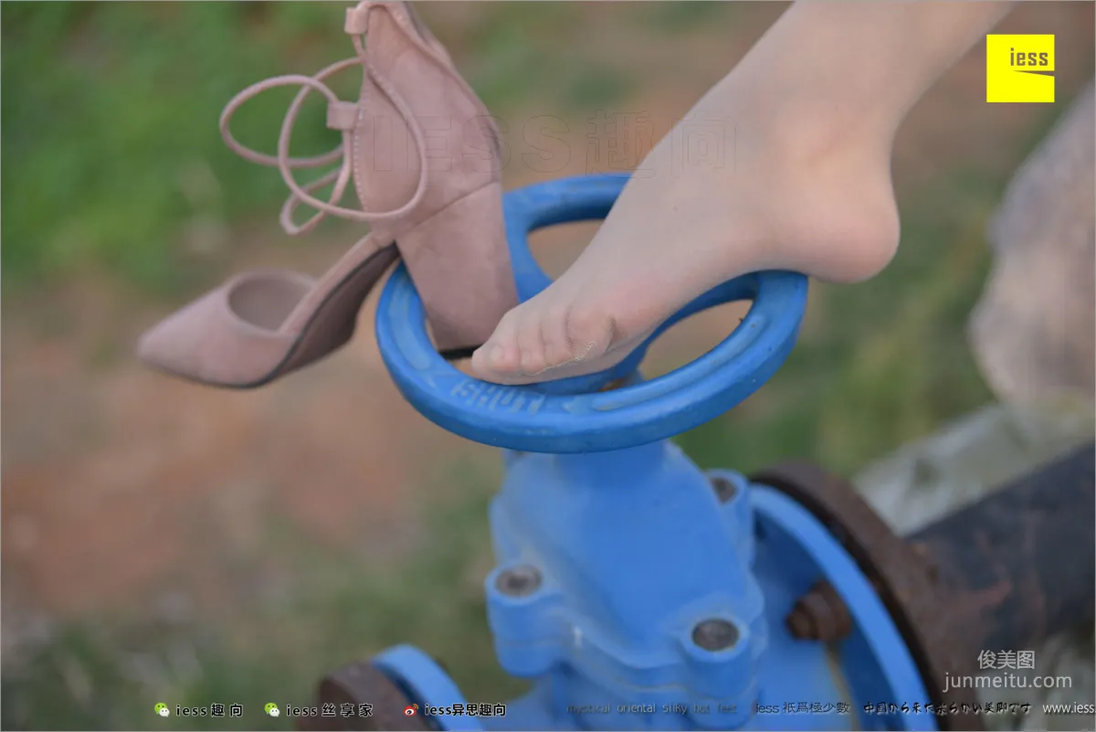Xin Yue 'Foot Appreciation' [IESS] Silk Stockings Bento 215 Photo Set photo 17