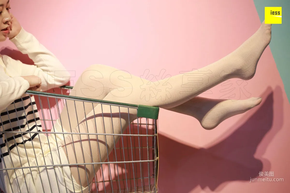 Zi Zi, White Stockings Beauty in the Karaoke Room [IESS] Silk Enjoyer 203 Photo Set photo 24