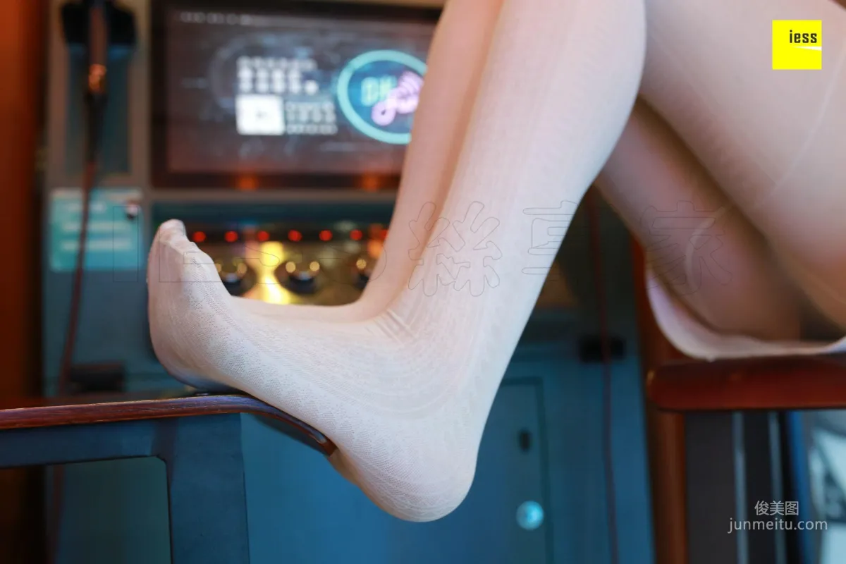 Zi Zi, White Stockings Beauty in the Karaoke Room [IESS] Silk Enjoyer 203 Photo Set photo 71