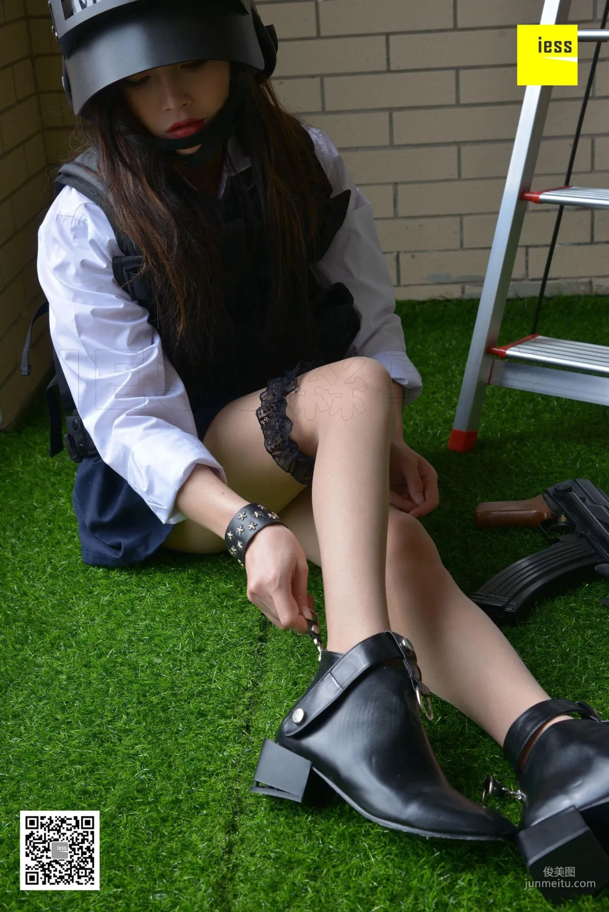 小羽《女戰士》――帶妹吃雞 [異思趣向IESS] 絲享家207 寫真集 40