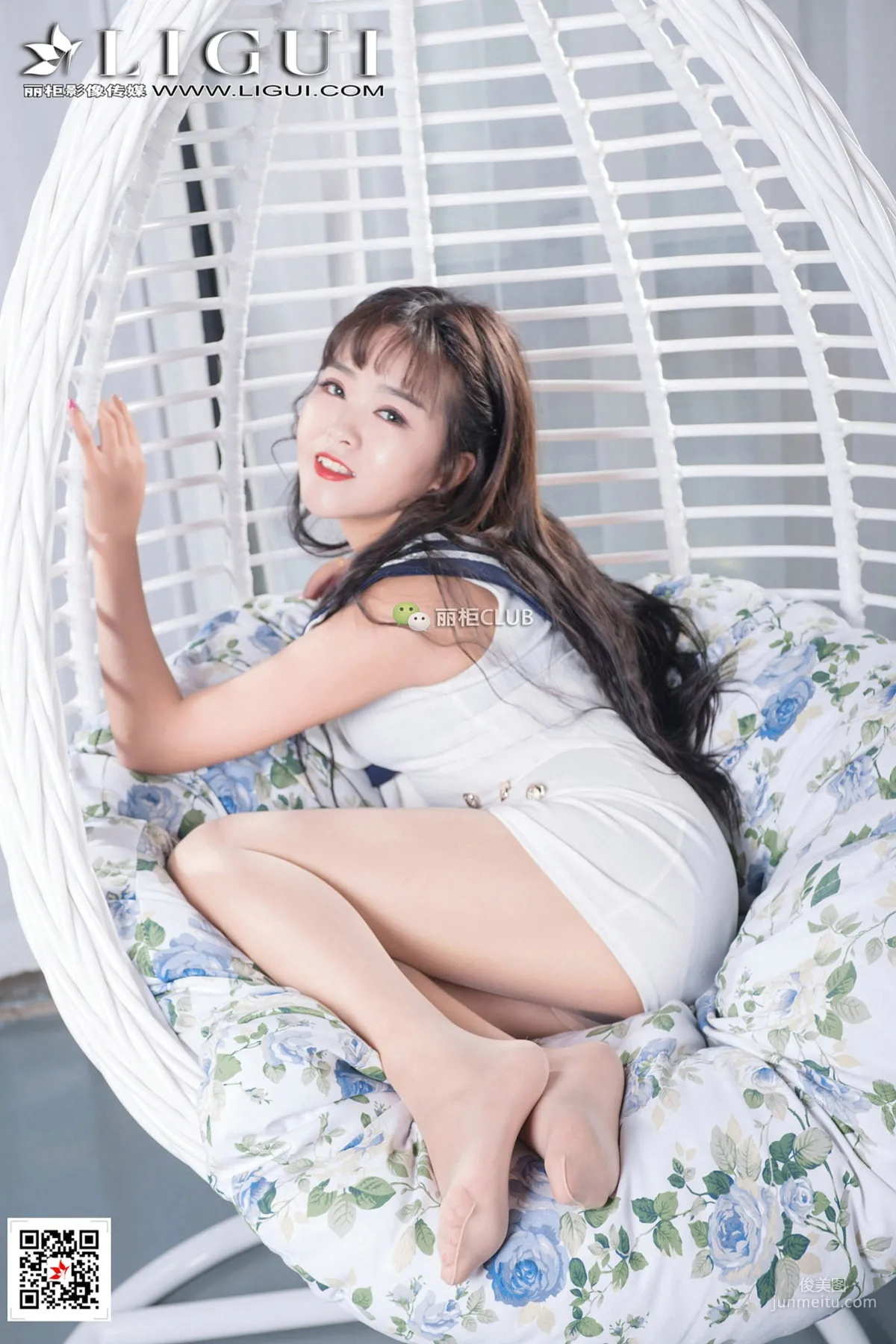 Model 刘悦《摇篮椅丝足美腿》 [丽柜Ligui] 写真集36