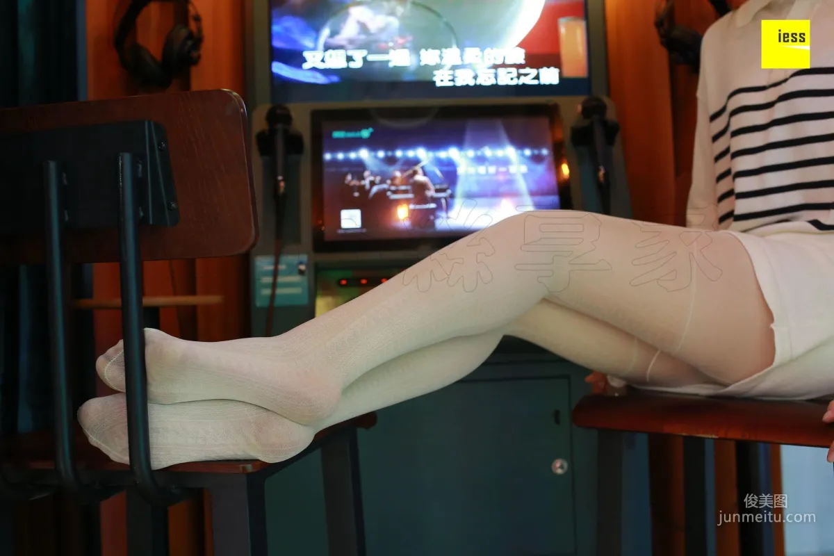 Zi Zi, White Stockings Beauty in the Karaoke Room [IESS] Silk Enjoyer 203 Photo Set photo 46