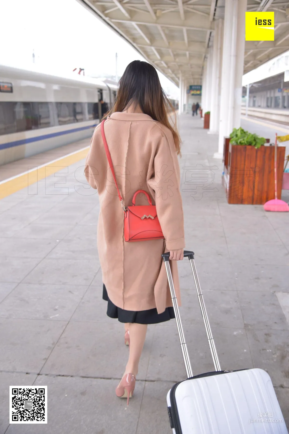 Qiuqiu, Train to Spring II [IESS] Devil Wednesday Special Issue 14 Photo Set photo 59
