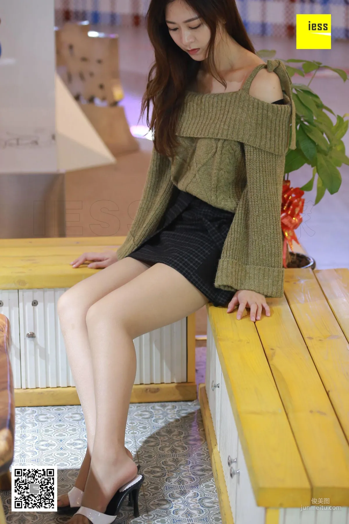 Zi Zi, Absolutely Beautiful Long Legs Coffee Stockings [IESS] Silk Enjoyer 193 Photo Set photo 91
