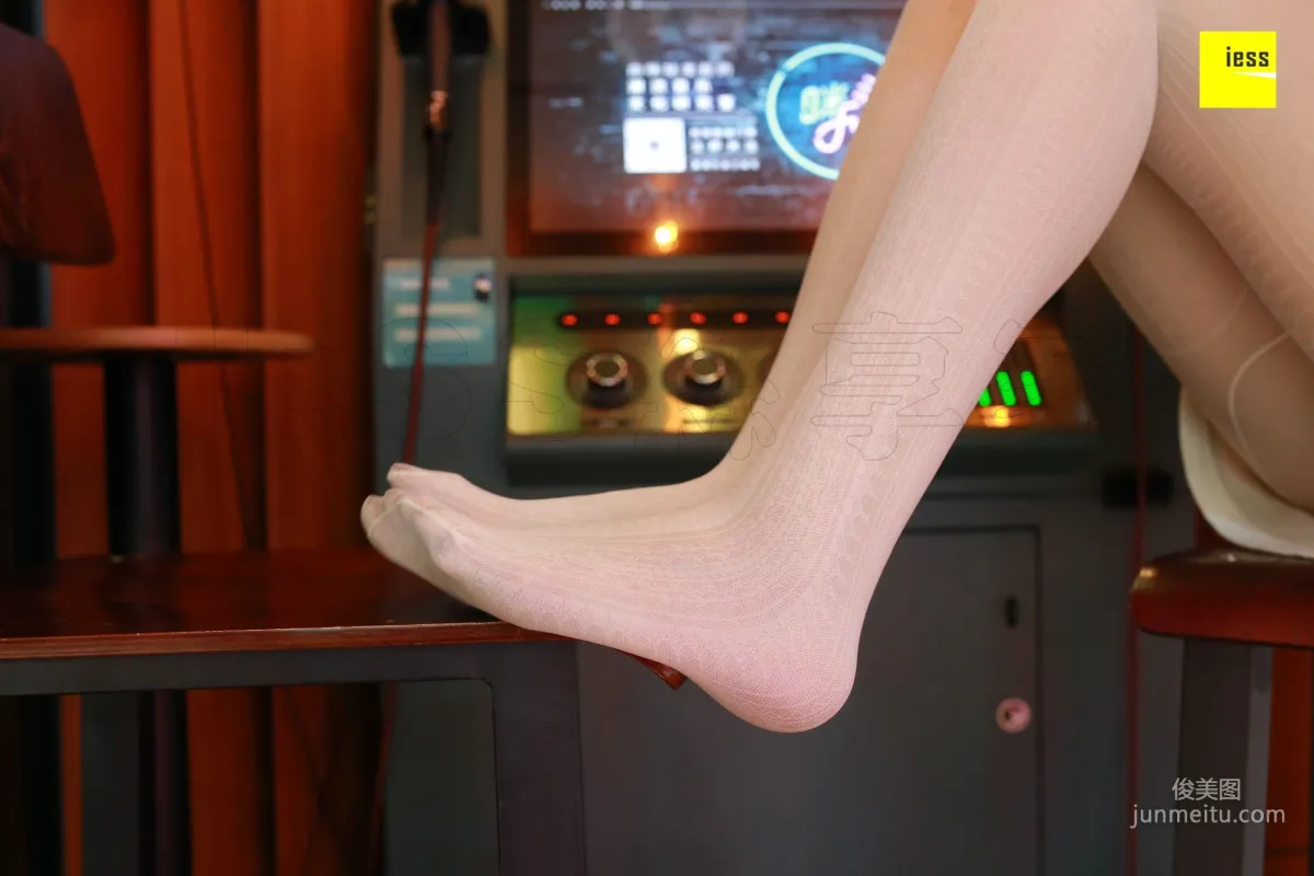Zi Zi, White Stockings Beauty in the Karaoke Room [IESS] Silk Enjoyer 203 Photo Set photo 70