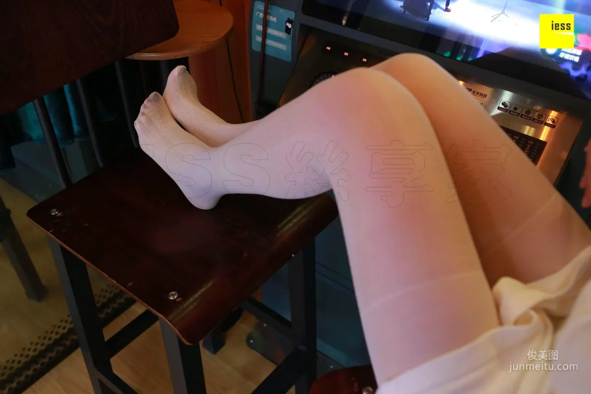 Zi Zi, White Stockings Beauty in the Karaoke Room [IESS] Silk Enjoyer 203 Photo Set photo 58