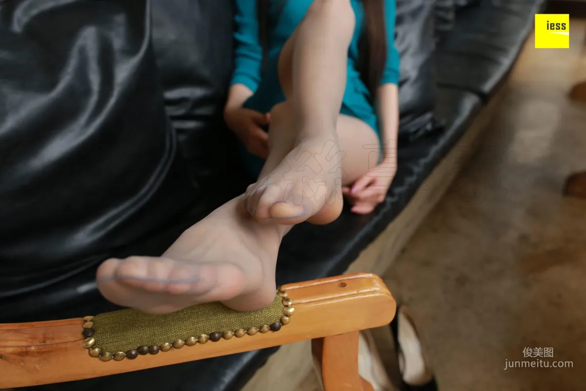 Shuang Shuang Who Reserved These Beautiful Legs [IESS] Silk Enjoyer 202 Photo Set photo 38
