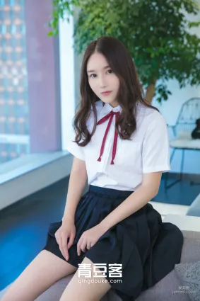 甜美妹妹魏扭扭《校服寫真嬌羞露骨惹人憐》 [青豆客QingDouKe] 寫真集