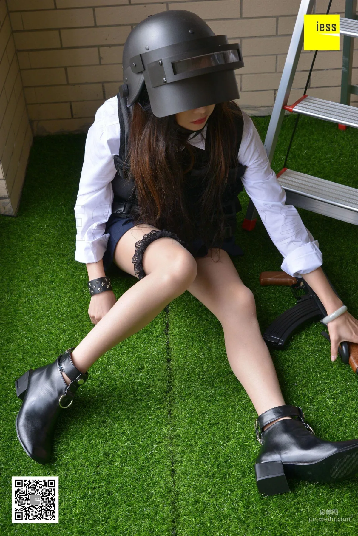 小羽《女戰士》――帶妹吃雞 [異思趣向IESS] 絲享家207 寫真集 1