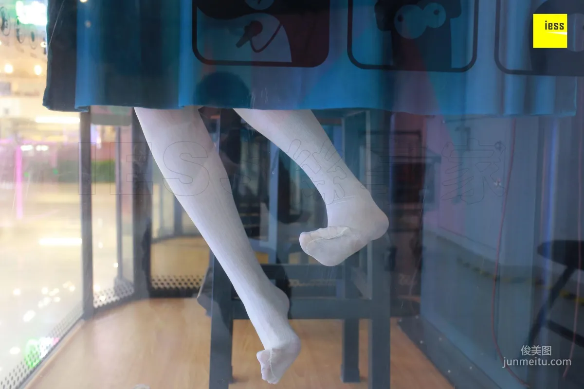 Zi Zi, White Stockings Beauty in the Karaoke Room [IESS] Silk Enjoyer 203 Photo Set photo 80