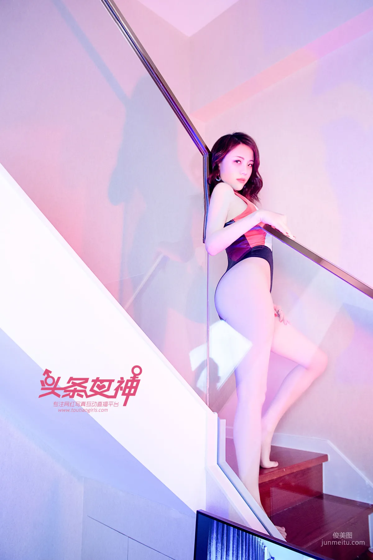 Di Ai'er, Starry Girl, Star-Spangled Clothes and Colorful Lights [TouTiao Goddess] Photo Set photo 4