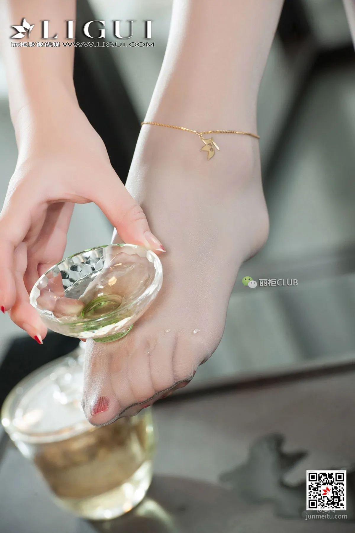 腿模Vicky《旗袍湿足》 [丽柜Ligui] 写真集6