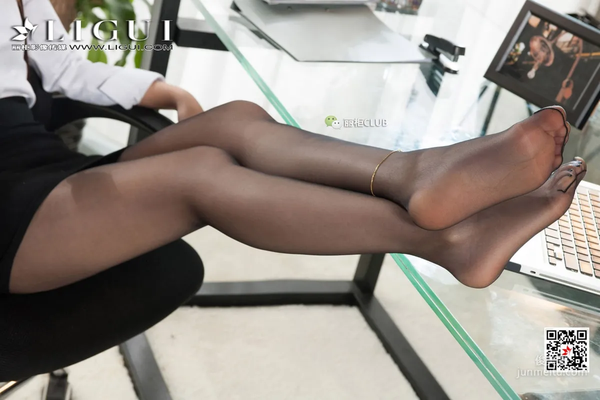 Model 腿模Youki《黑丝OL丝足》 [丽柜Ligui] 写真集18