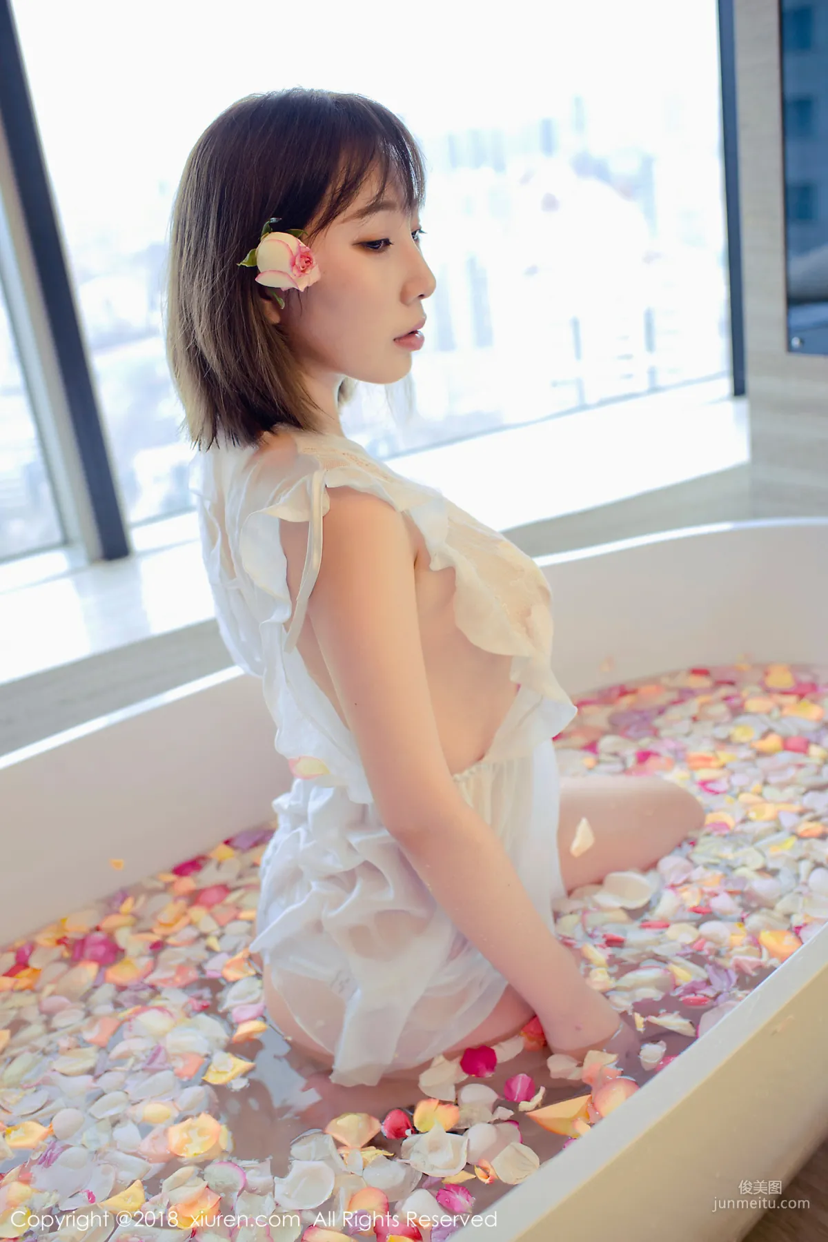 枝恩《短發百變大美女》 [秀人網XIUREN] No.981 寫真集 32