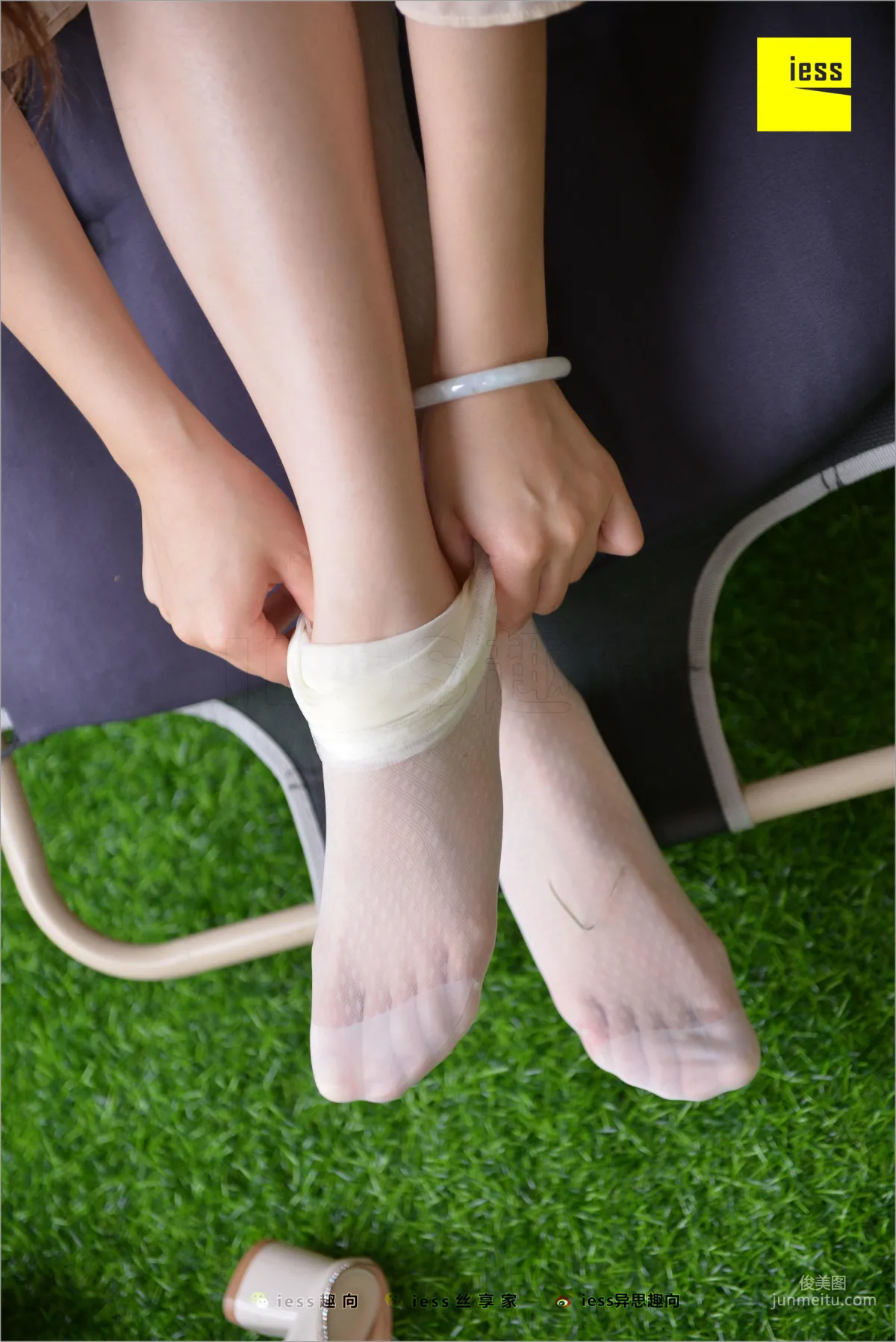 Xiao Jie "Xiao Jie's Classic Retro Pure White Nylon Stockings" [IESS] Silk Stockings Bento 227 Photo Set photo 4