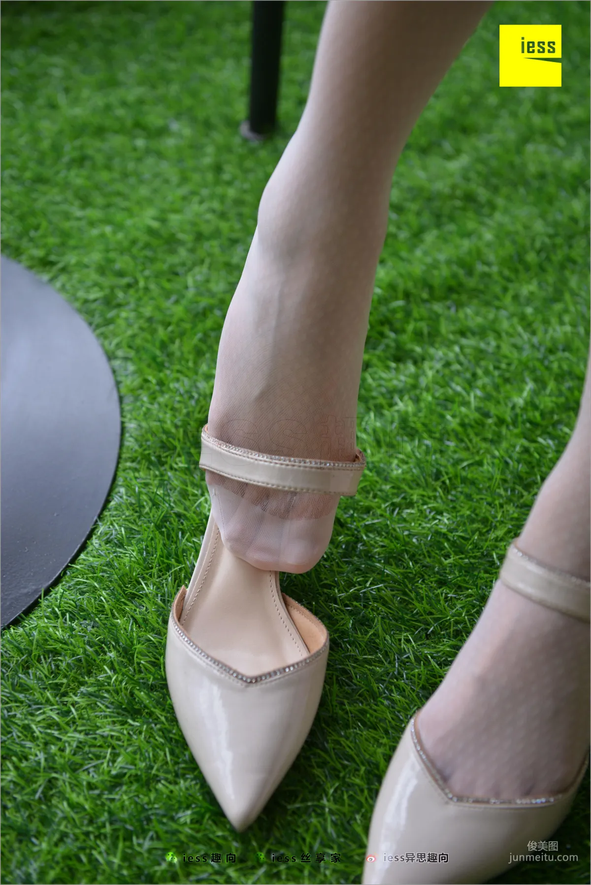 Xiao Jie "Xiao Jie's Classic Retro Pure White Nylon Stockings" [IESS] Silk Stockings Bento 227 Photo Set photo 40