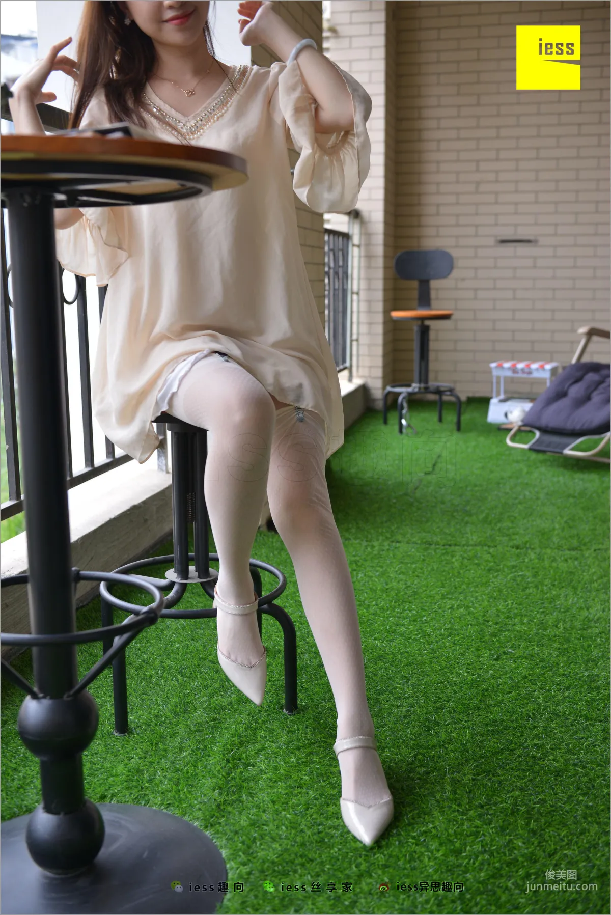Xiao Jie "Xiao Jie's Classic Retro Pure White Nylon Stockings" [IESS] Silk Stockings Bento 227 Photo Set photo 26