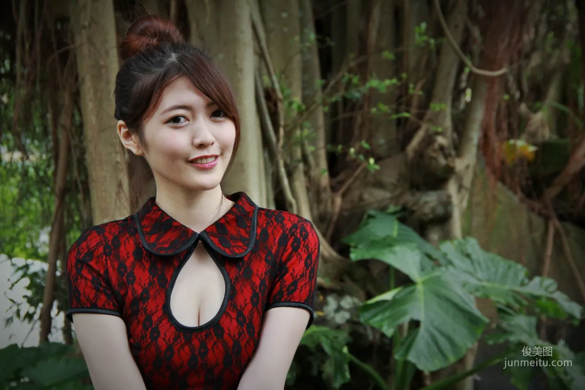 [Taiwan Beauties] Huang Pin Xuan / Brindy Xue Xue 'Zhishan Garden Qipao Outdoor Shoot' Photo Set photo 24