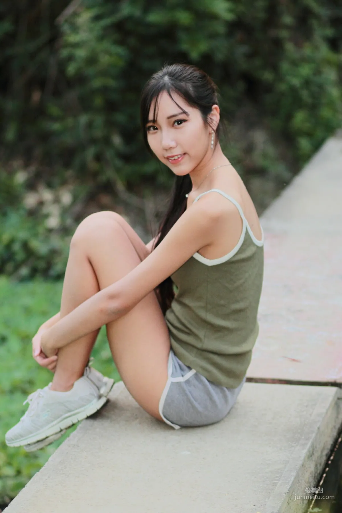 [台灣正妹] 豬比《兒童美術館外拍》 寫真集 36