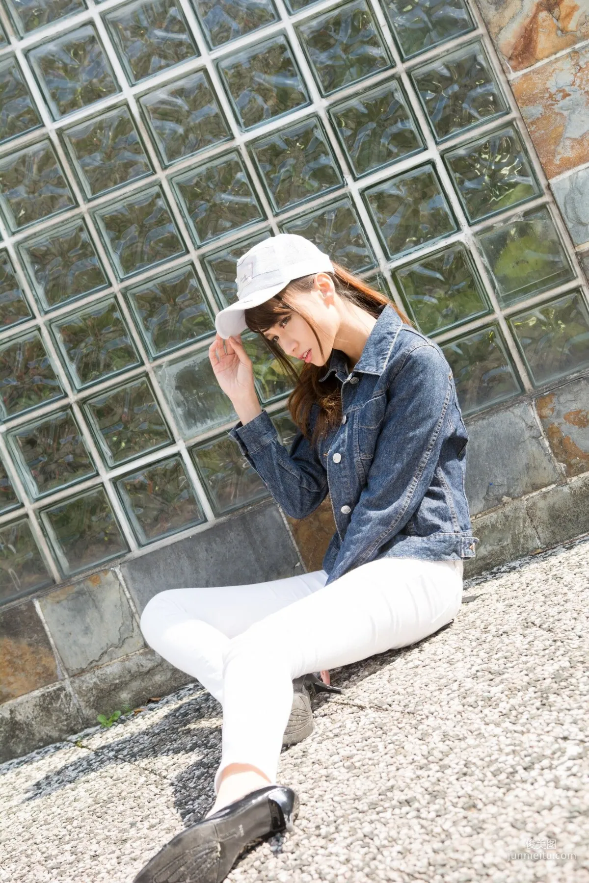 [Taiwan Beauties] Cai Yixin, Around Xinyi District, Denim + Tight Pants Photo Set photo 62