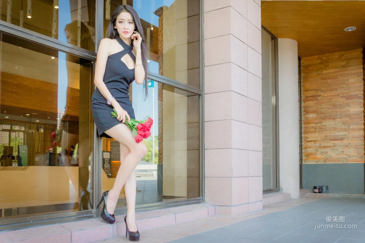 [Taiwan Beauties] Avril Zhan Black and White Dual-Color Goddess Street Snap Photo Set photo 10