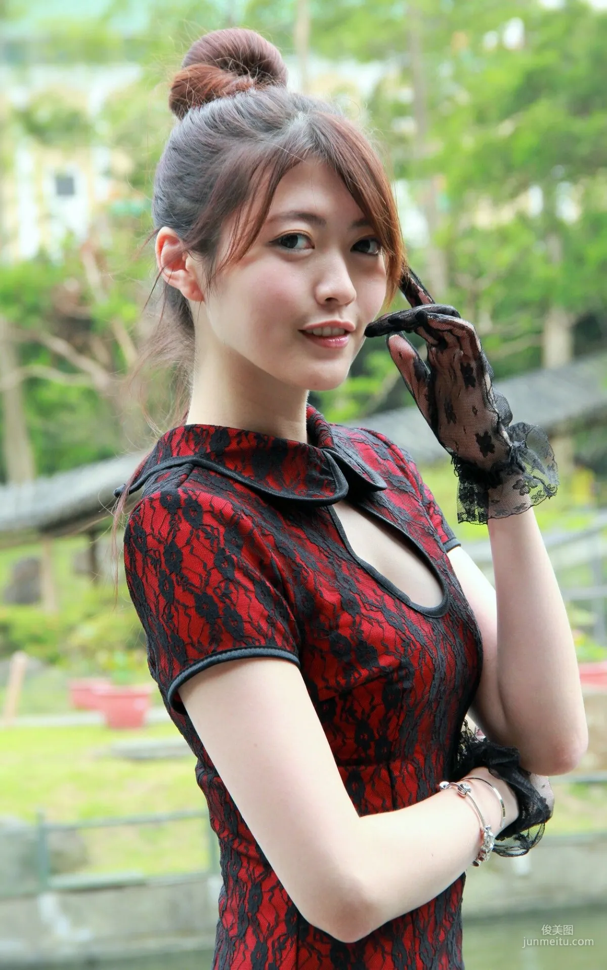 [Taiwan Beauties] Huang Pin Xuan / Brindy Xue Xue 'Zhishan Garden Qipao Outdoor Shoot' Photo Set photo 20